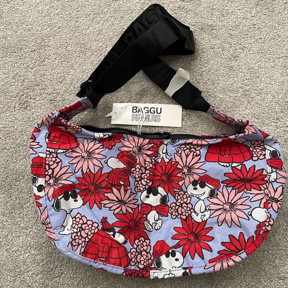 Baggu Peanuts Medium Crescent Bag Floral Snoopy